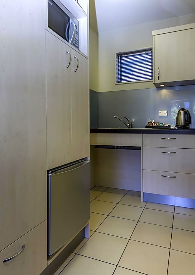 166 Majestic Court Motel