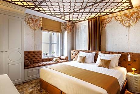 Premium King Room with King Bed and City View - Non-Smoking