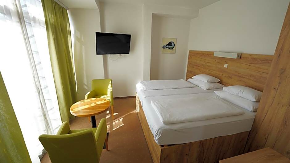 Hotel Argument