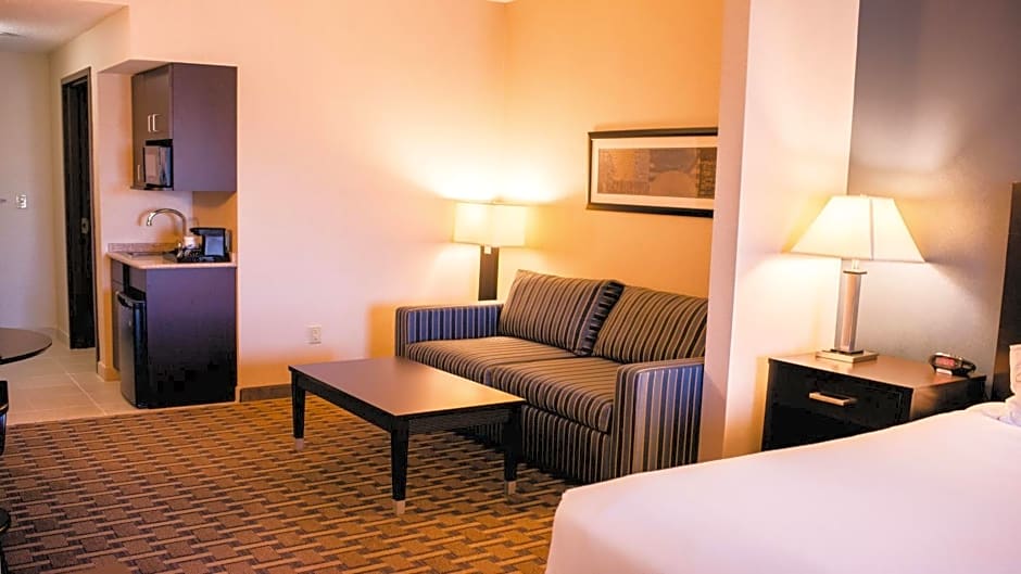 Holiday Inn Express & Suites Morton Peoria Area