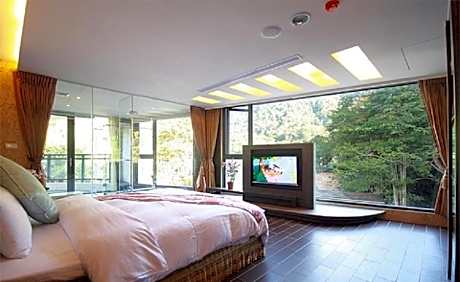Quadruple Room with Mountain View