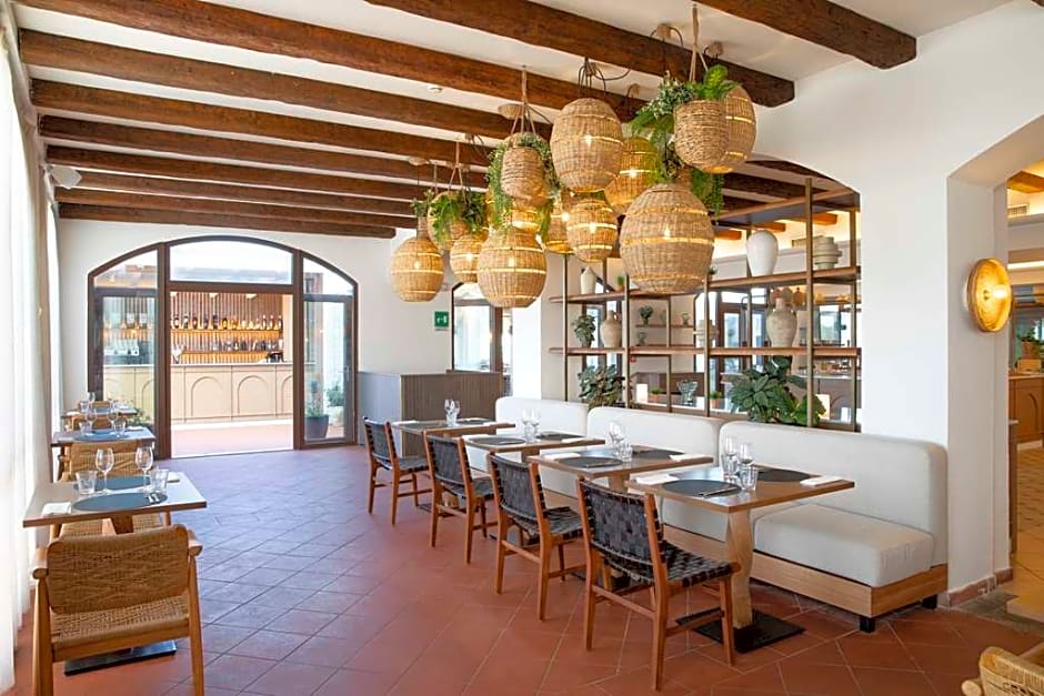 Mangia's Santa Teresa Sardinia, Curio Collection by Hilton