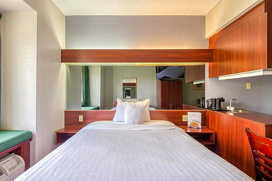 Trident Inn and Suites