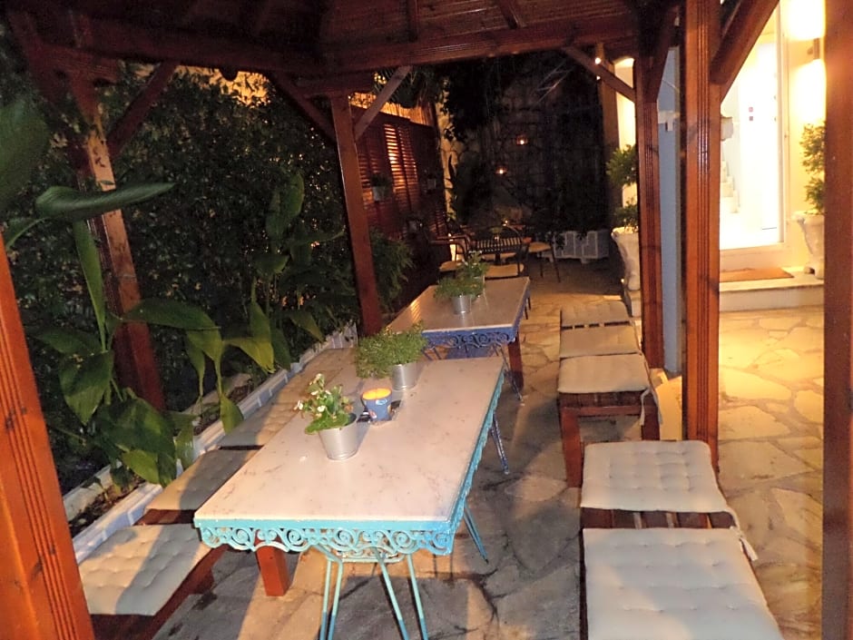 Artemis Studios & Apartments