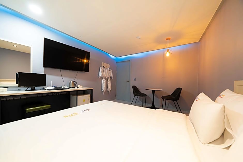 Goodstay World Hotel