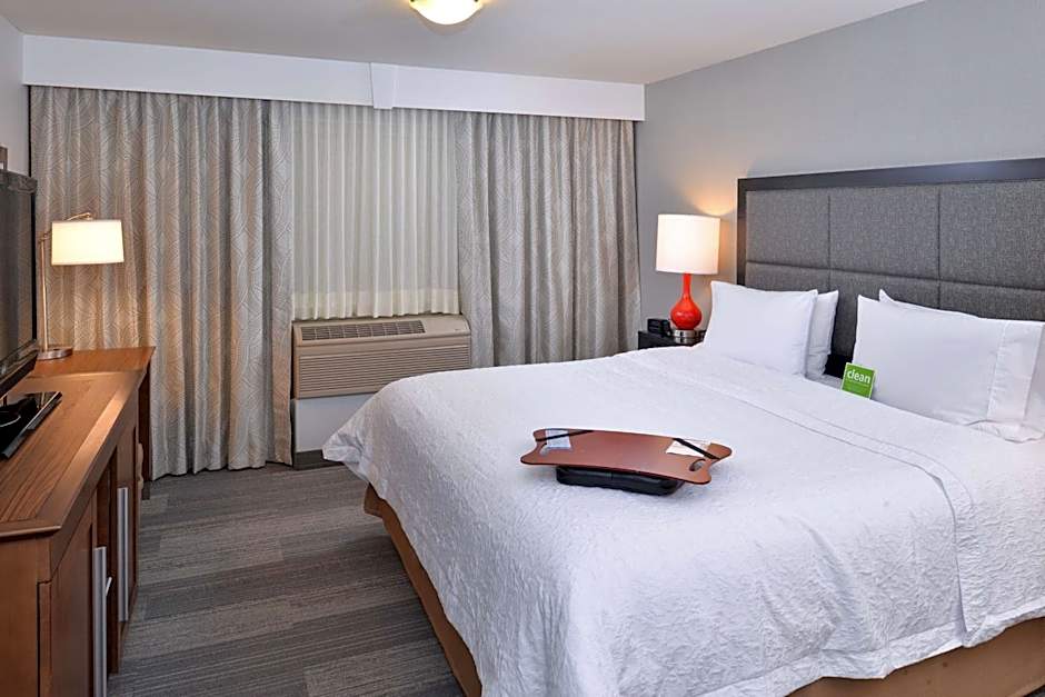 Hampton Inn & Suites By Hilton Calgary University Northwest