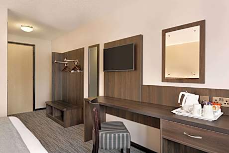 1 Double Bed Non-Smoking Room