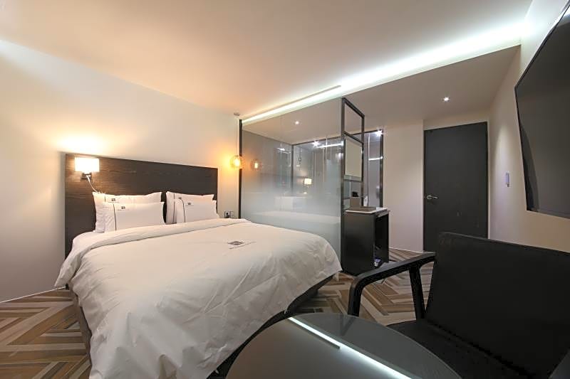 Avenue Hotel