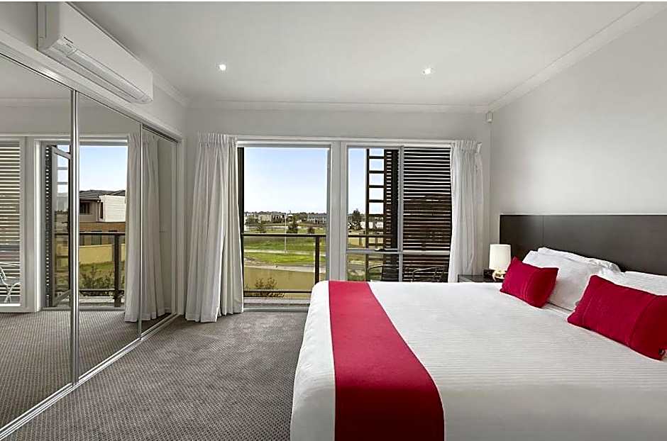 Quest Sanctuary Lakes Apartments