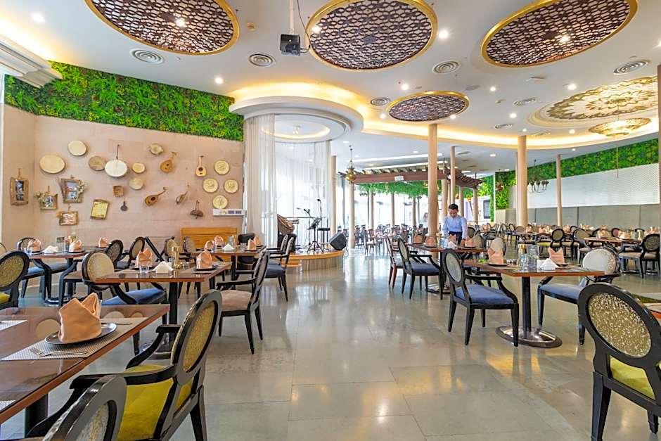 Holiday Inn Suites Kuwait Salmiya By IHG