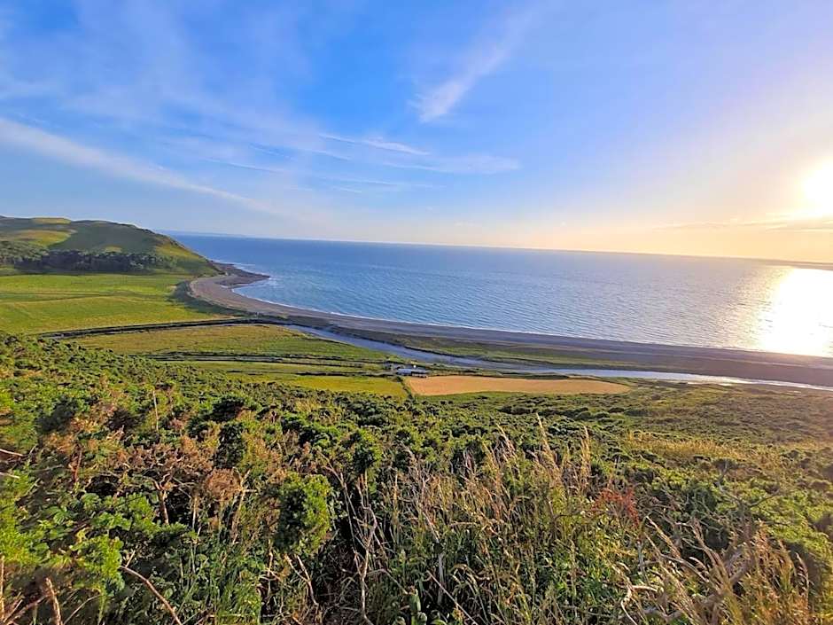 Hilltop Hideaway 2 Bed Caravan with Panoramic Town Scenery in Aberystwyth Holiday Village F8