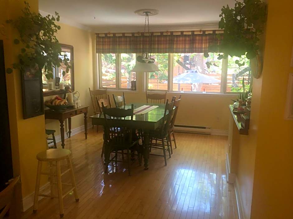 Maison Des Jardins B & B