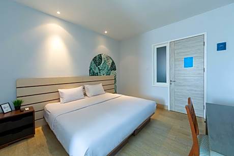 Deluxe Queen Room