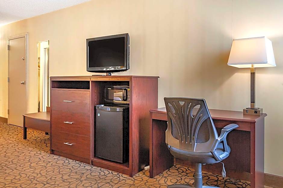 Quality Inn & Suites Escanaba North