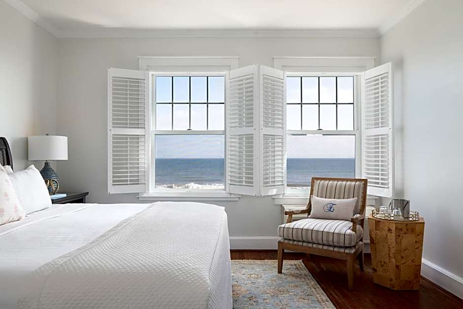 Elizabeth Pointe Lodge