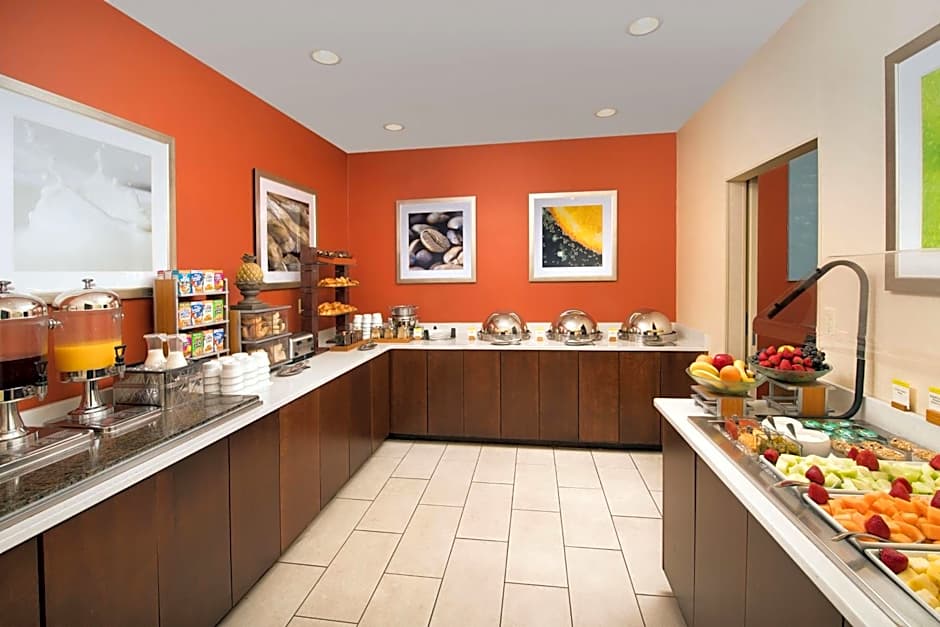 DoubleTree By Hilton Hotel Dulles Airport-Sterling