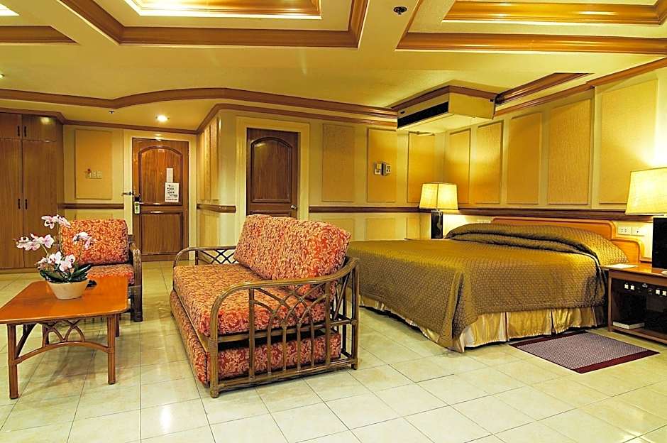 Elegant Circle Inn