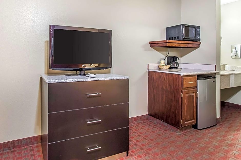 Quality Inn & Suites La Vergne