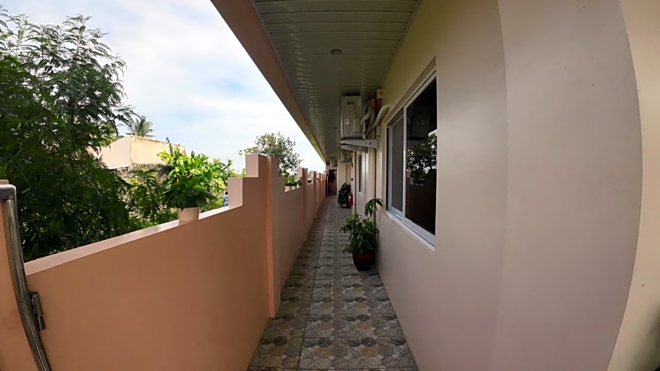 Queenslander Hotel and Restaurant