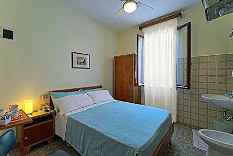 Single Room with Shared Bathroom