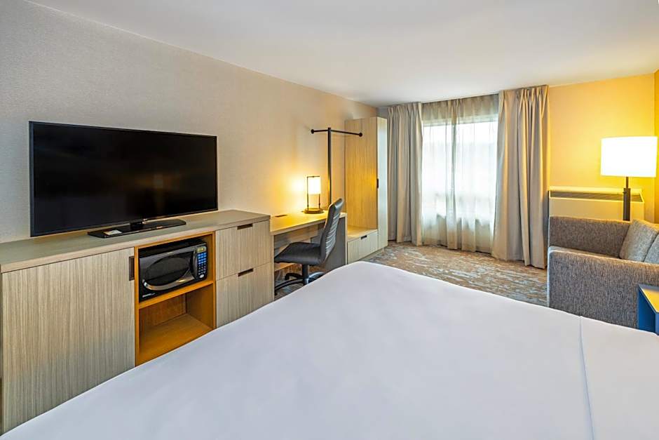 Photo 1 of 12 of Standard 1 King Bed, Upper Level