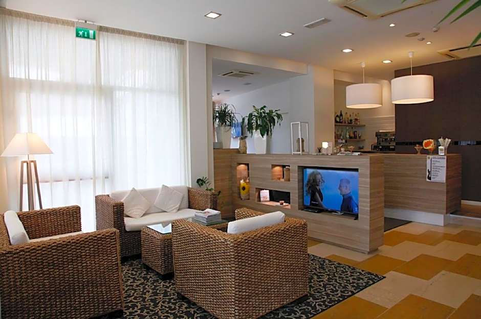 Hotel Majorca sul Mare in centro a Riccione con Area Fitness