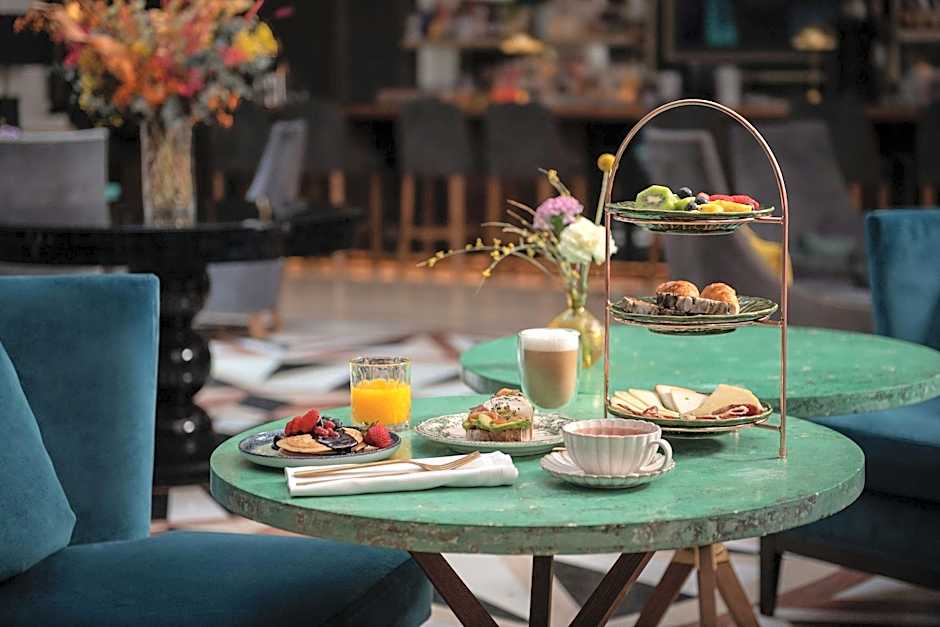 Eugenia de Montijo, Autograph Collection by Marriott