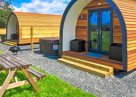 Bron Eifion Lodges