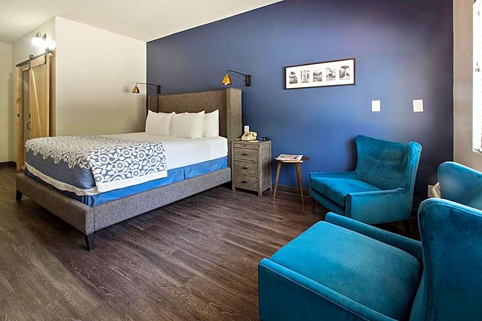 Photo 1 of 5 of Premium 1 King Bed