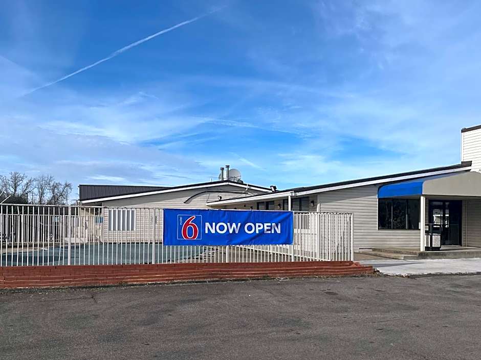 Motel 6 Cross Lanes, WV Goff Mountain Rd