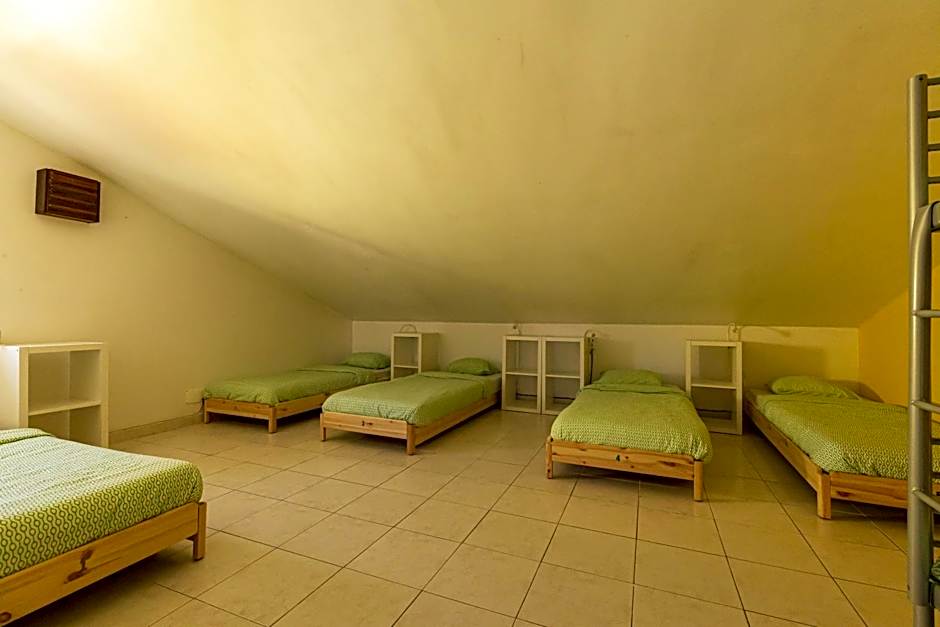 Pineapple Surf House