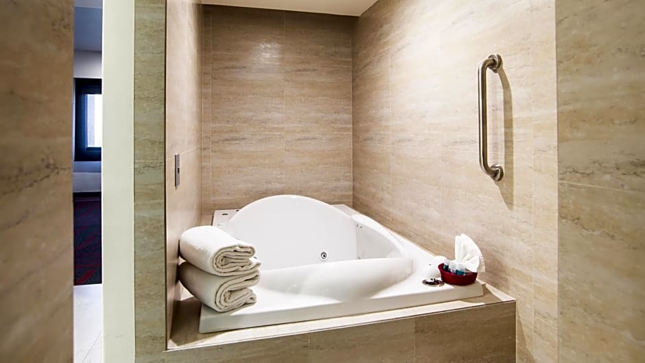 Holiday Inn Mexico Dali Airport by IHG