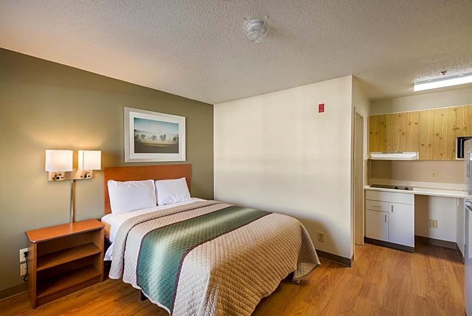 HomeTowne Studios by Red Roof Spartanburg - Asheville Highway