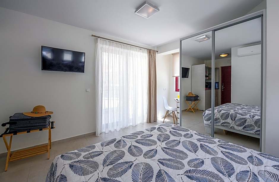 Elpiniki Luxury Rooms