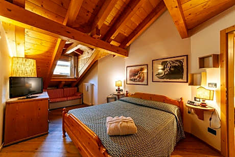 Suite with Mountain View