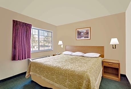 1 King Bed and 1 Queen Bed, One-Bedroom Suite, Non-Smoking