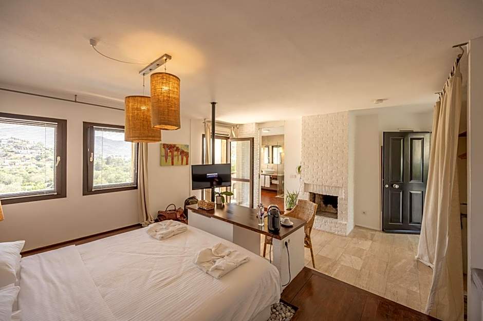 4reasons hotel + bistro | 12+