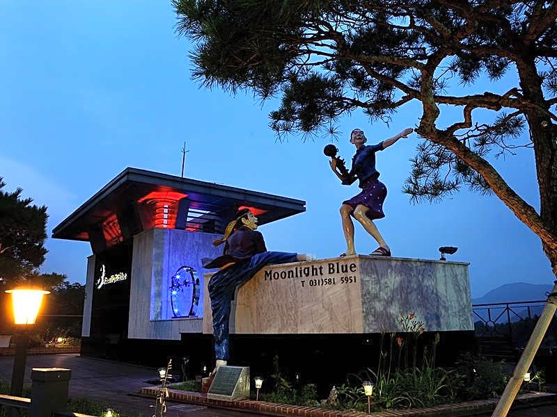 Moonlight Blue Pension