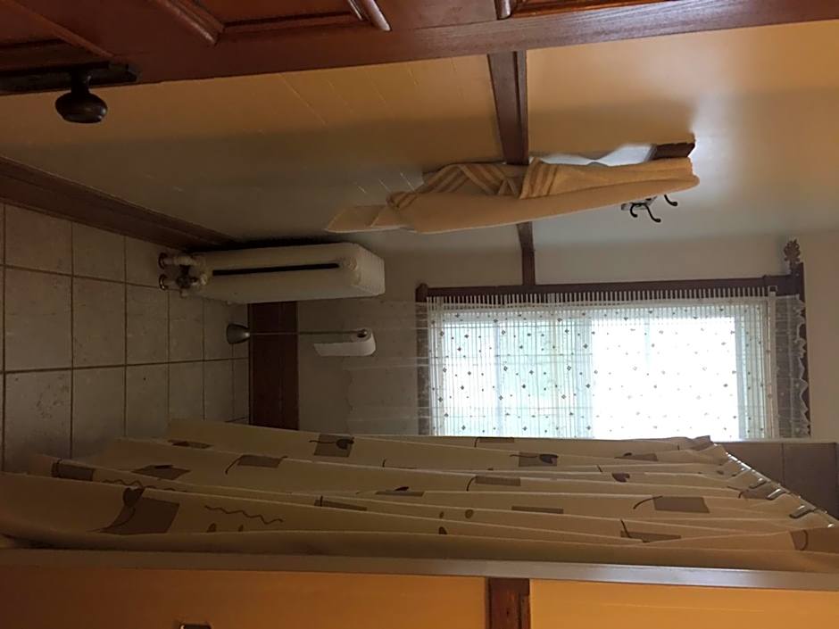 Le Petit Château Montebello B&B