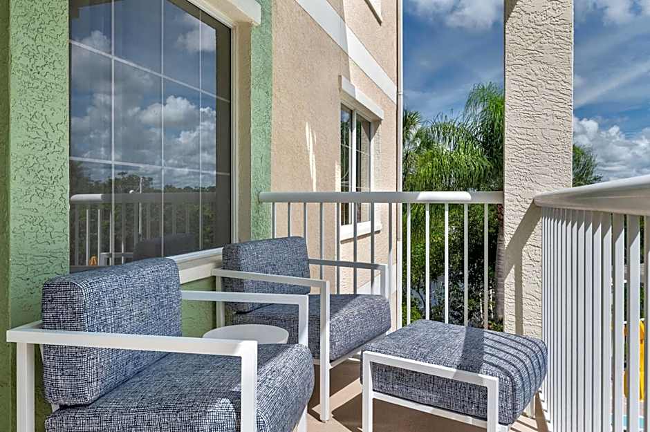 DoubleTree Suites By Hilton Naples