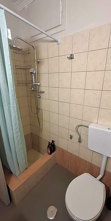 HoneyBee4 - Cozy studio close to the port, airport & Athens