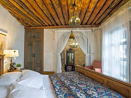 Deluxe Stone Suite