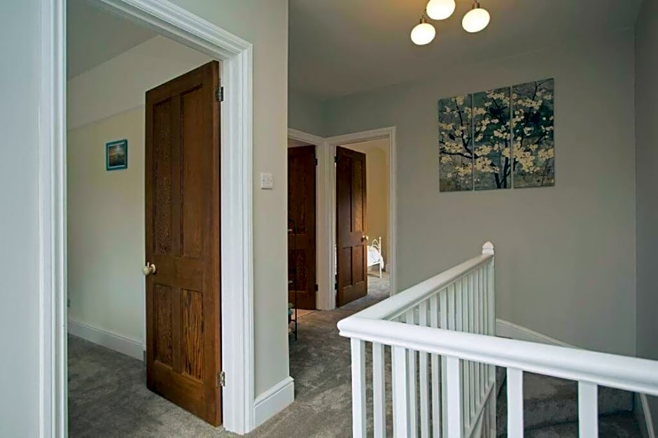 Rie's Retreat- The Gold Room