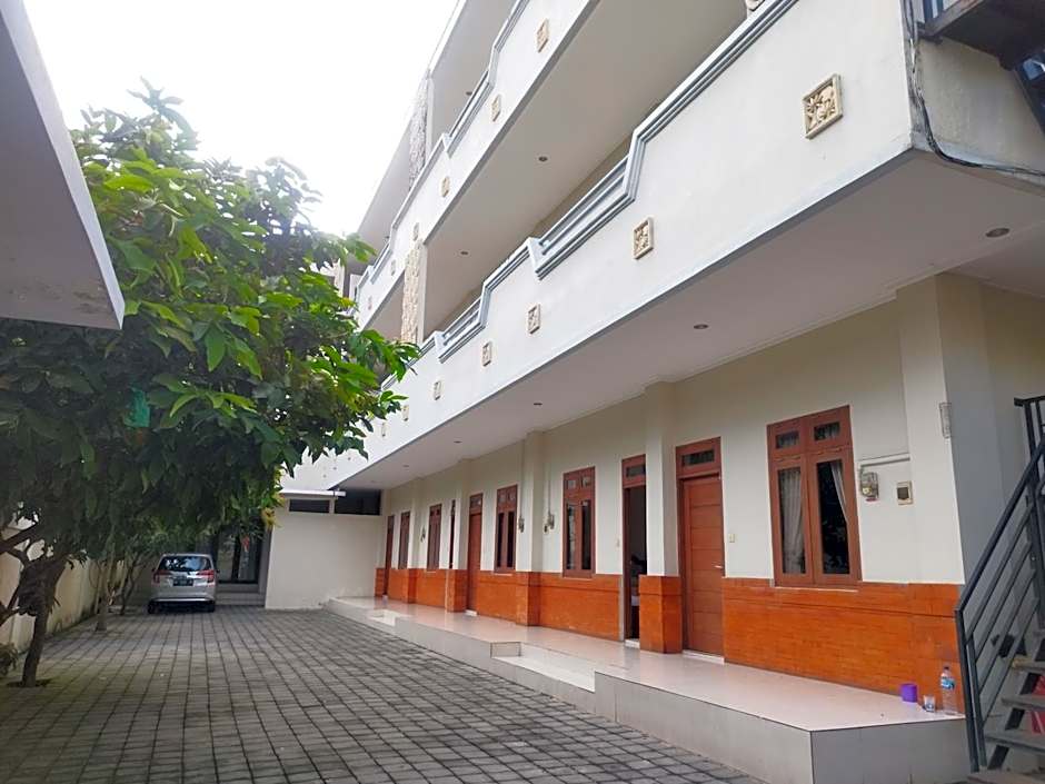 Adi Pelita Sari Bali