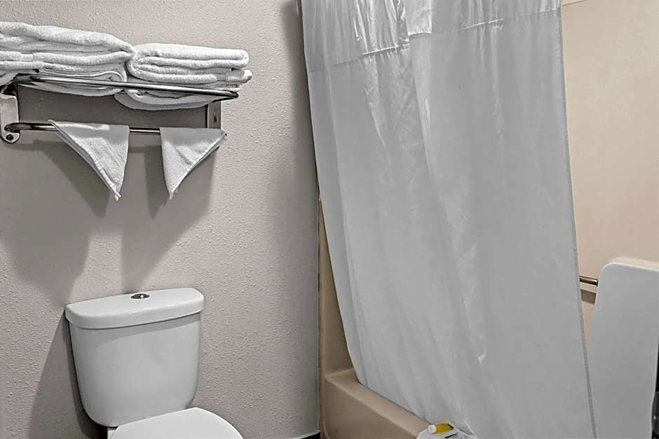 Days Inn by Wyndham Huntington