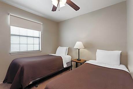 One-Bedroom Suite with Two Twin Beds, Non-Smoking