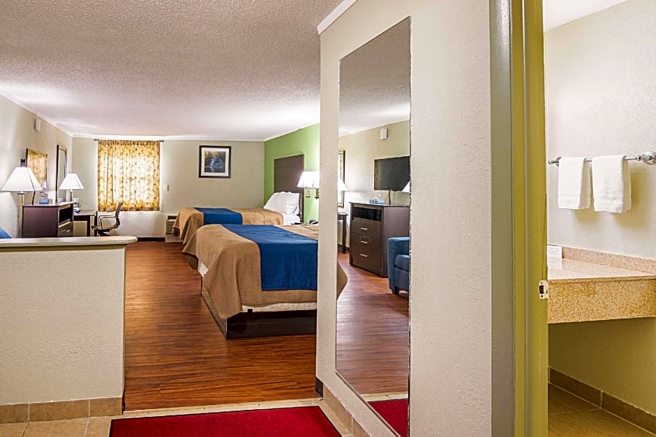 Rodeway Inn & Suites
