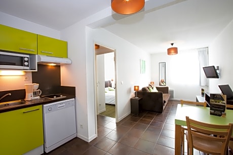 APARTMENT (DOUBLE BED AND SOFA BED)