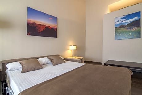 FAMILY SUITE (2 ADULTS + 2 CHILDREN)