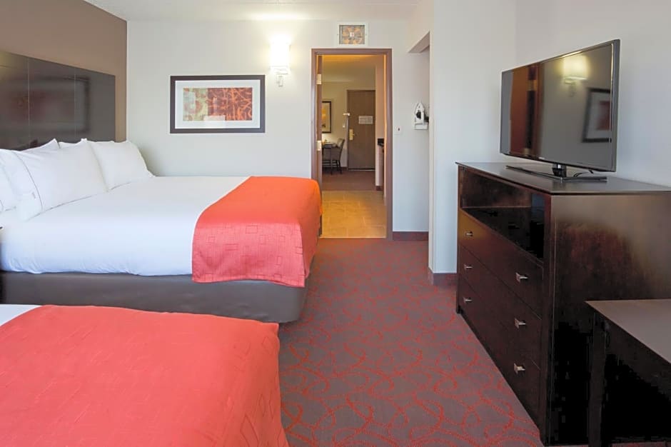 Holiday Inn Express & Suites Bloomington West